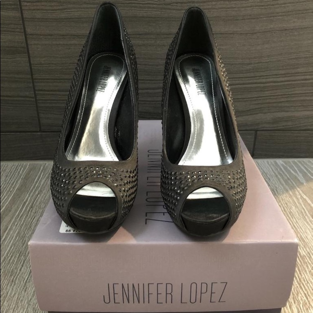 NIB Jennifer Lopez Studded Pumps